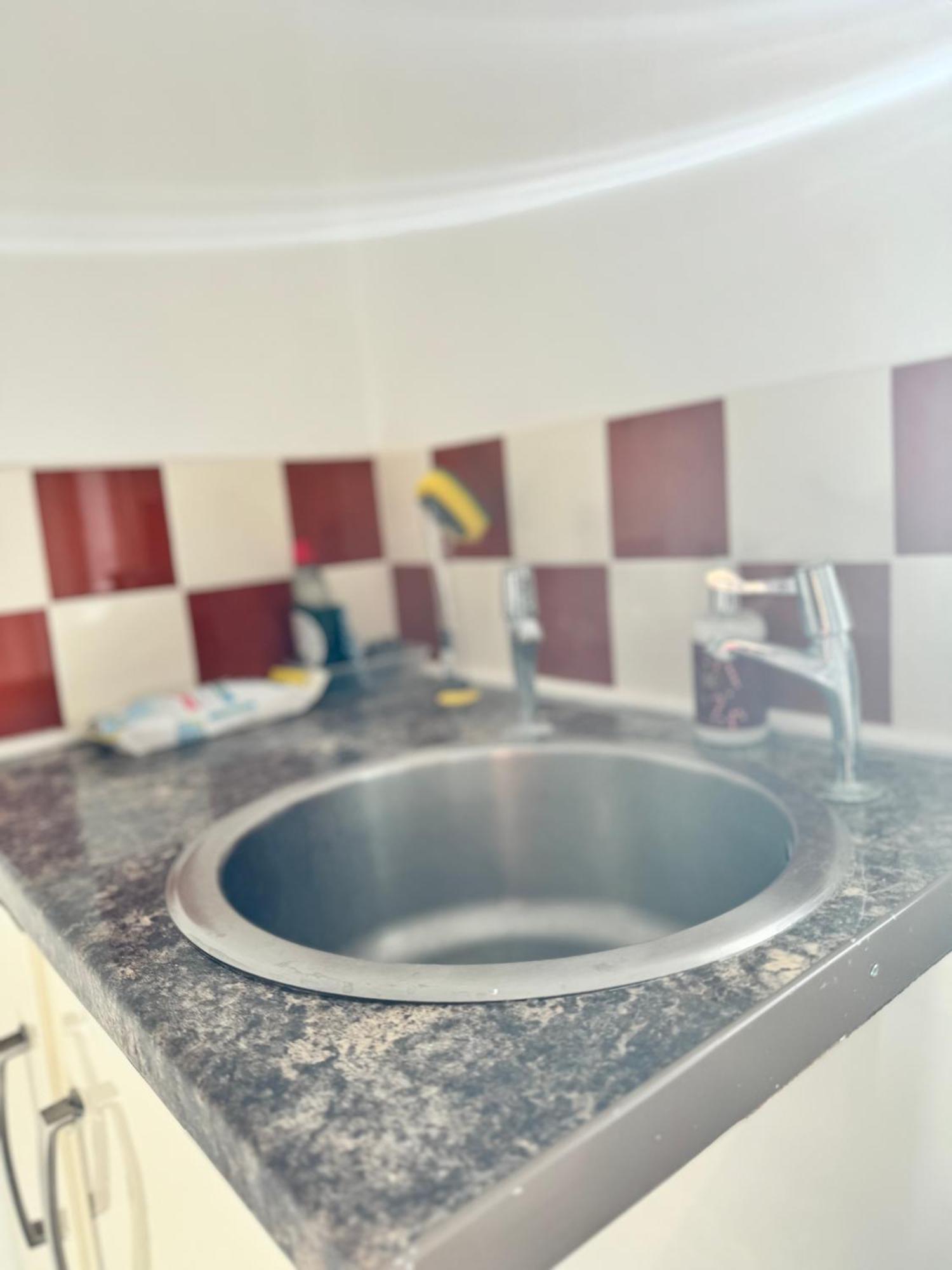 1 Bed With Kitchenette And Bathroom Oxford Bagian luar foto